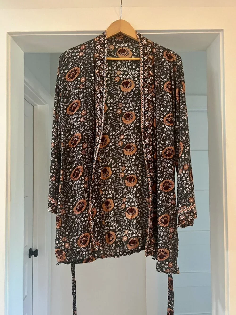 Natalie Martin Short Diane Robe Vintage Flowers - Picture 2 of 3